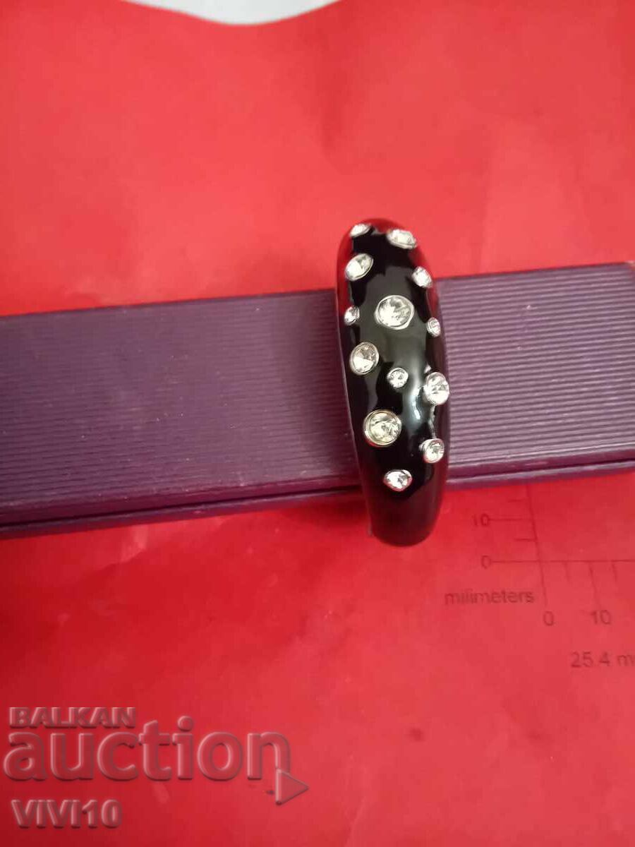 Brățară veche emailată cu pietre cu preț € 20.45 | 40.00 BGN