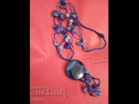 Старинно колие от синьо стъкло