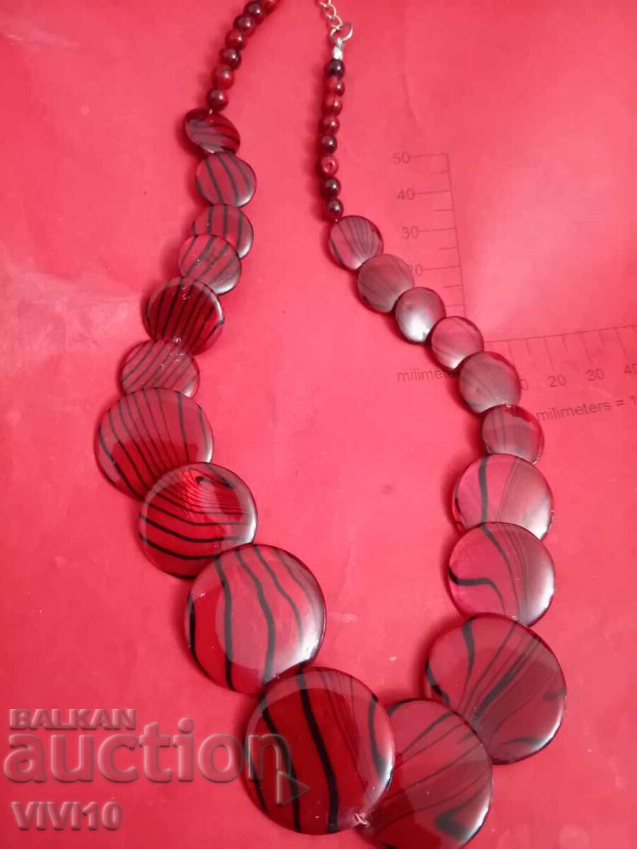 Старинно колие от червен седеф и черни линии с цена 60.00 лв. | € 30.68 Старинно колие от червен седеф и черни линии с цена 60.00 лв. | € 30.68