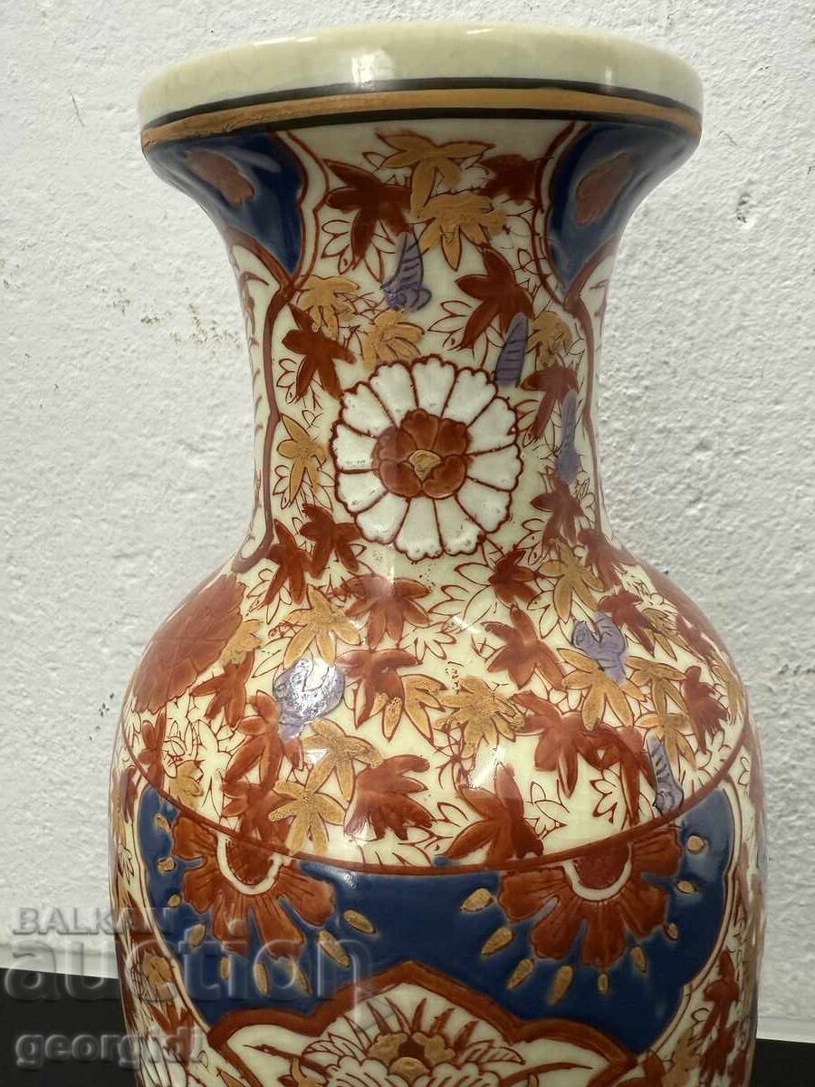 Hand-painted Chinese vase. No. 7455 with price 65.00 BGN | € 33.23 Hand-painted Chinese vase. No. 7455 with price 65.00 BGN | € 33.23