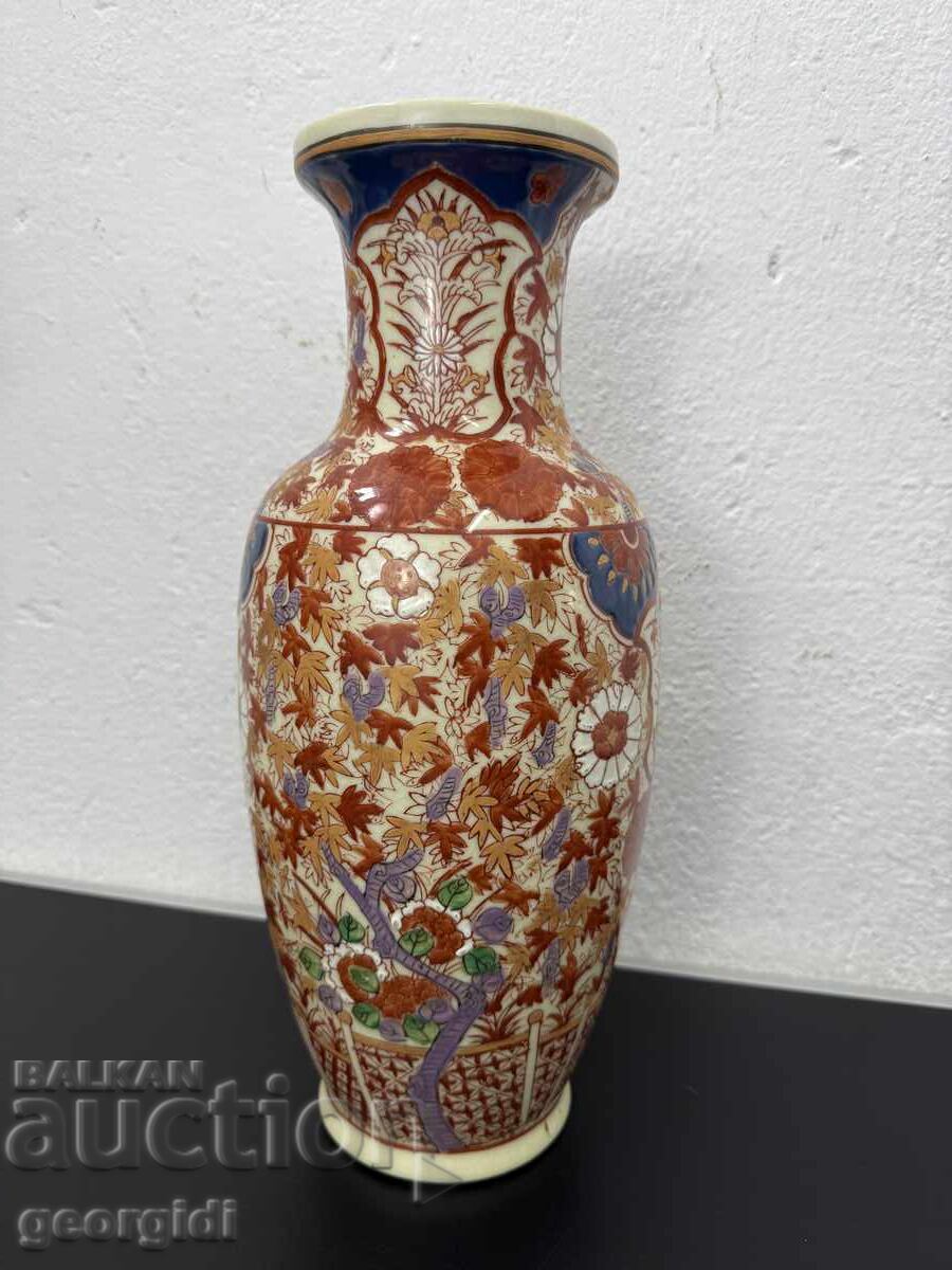 Hand-painted Chinese vase. No. 7455 - 6 Hand-painted Chinese vase. No. 7455 - 6