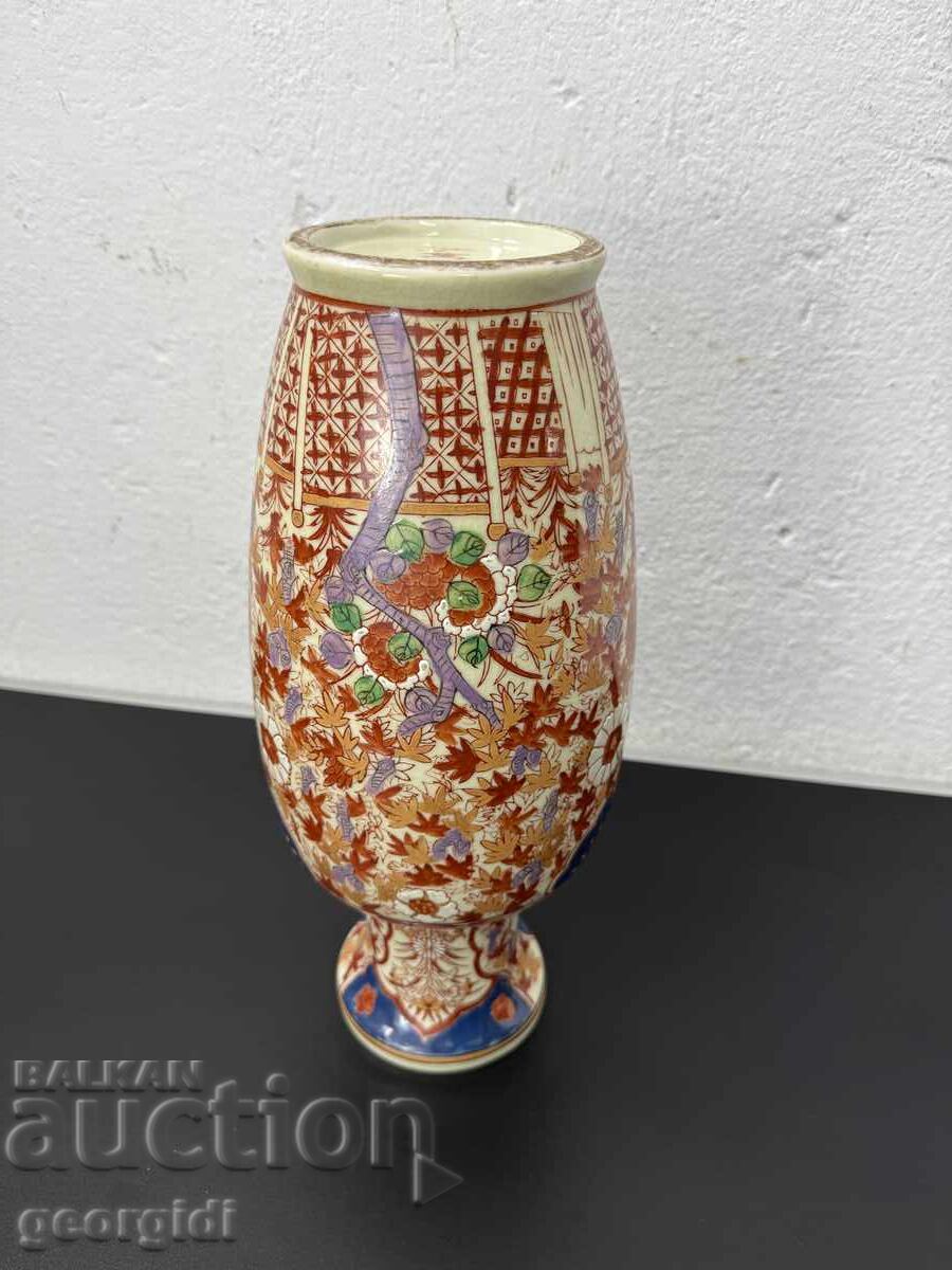 Hand-painted Chinese vase. No. 7455 - 7 Hand-painted Chinese vase. No. 7455 - 7