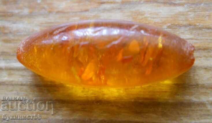 Ημιπολύτιμος λίθος τύπου καμποσόν - κεχριμπάρι με τιμή 20.00 BGN | € 10.23