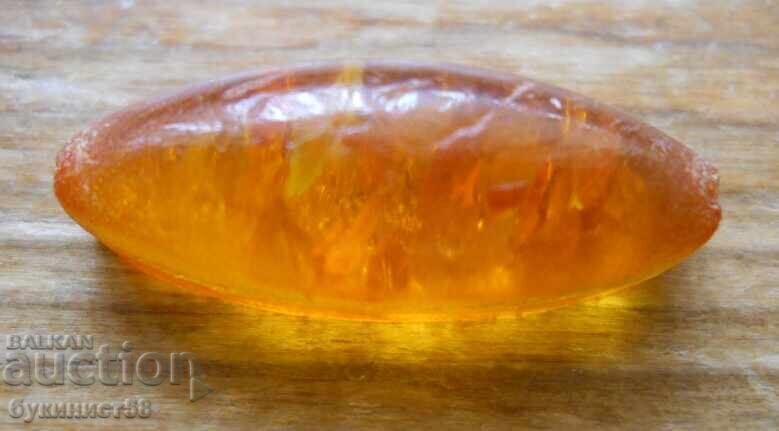 Ημιπολύτιμος λίθος τύπου καμποσόν - κεχριμπάρι