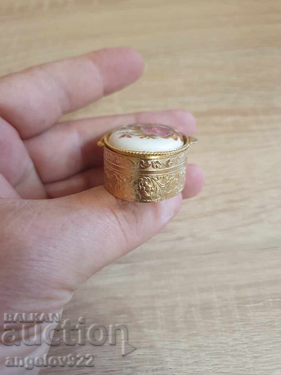 Beautiful jewelry box with porcelain lid!!! - 6 Beautiful jewelry box with porcelain lid!!! - 6