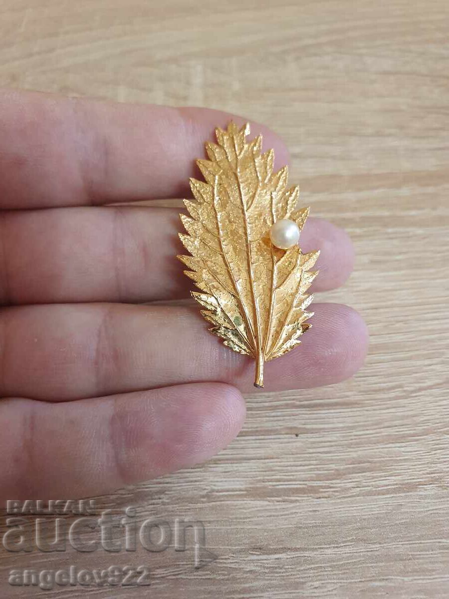 Beautiful vintage brooch!!! with price 11.00 BGN | € 5.62 Beautiful vintage brooch!!! with price 11.00 BGN | € 5.62