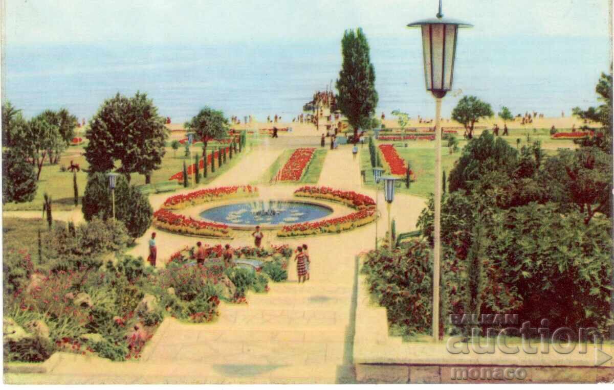 Carte poștală veche - Nisipurile de Aur, Parcul din fața cazinoului Carte poștală veche - Nisipurile de Aur, Parcul din fața cazinoului