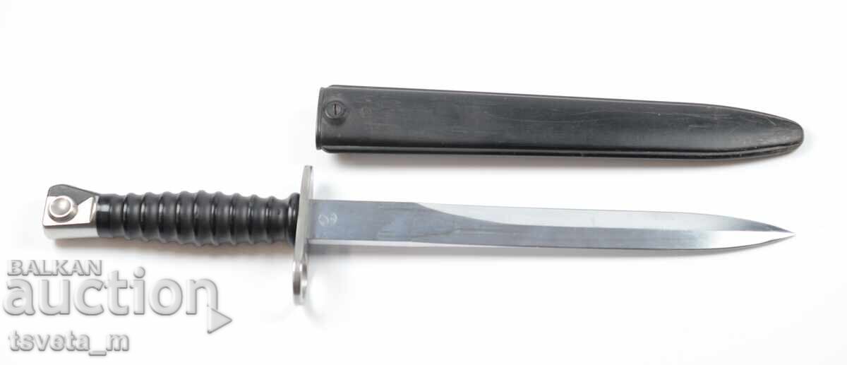 Ελβετικό μαχαίρι M 1957 με τιμή 150.00 BGN | € 76.69 Ελβετικό μαχαίρι M 1957 με τιμή 150.00 BGN | € 76.69