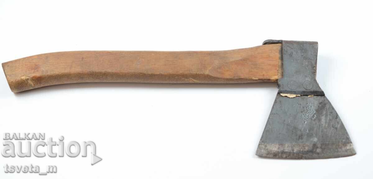 Ενα τσεκούρι με τιμή 15.00 BGN | € 7.67