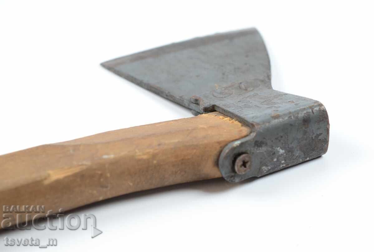 Δημοπρασία Ενα τσεκούρι