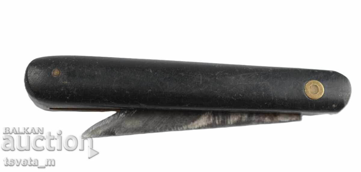 A pocket knife with price 6.00 BGN | € 3.07 A pocket knife with price 6.00 BGN | € 3.07