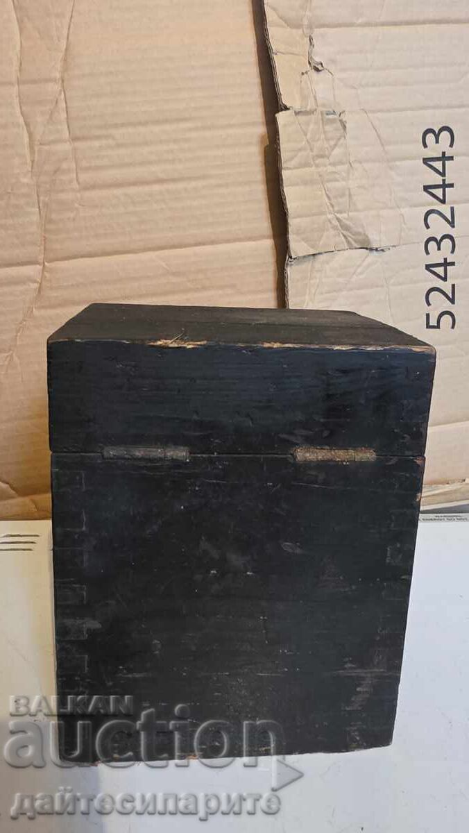 Auction  Old medical wooden box Argentinian national team