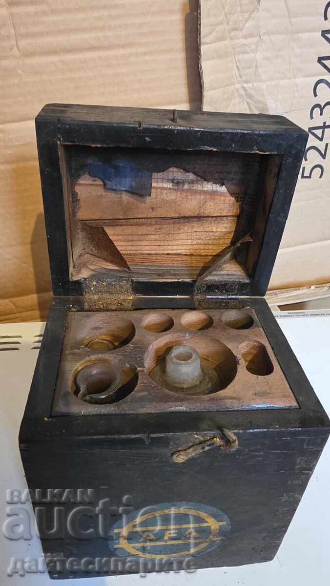 Old medical wooden box Argentinian national team - 6