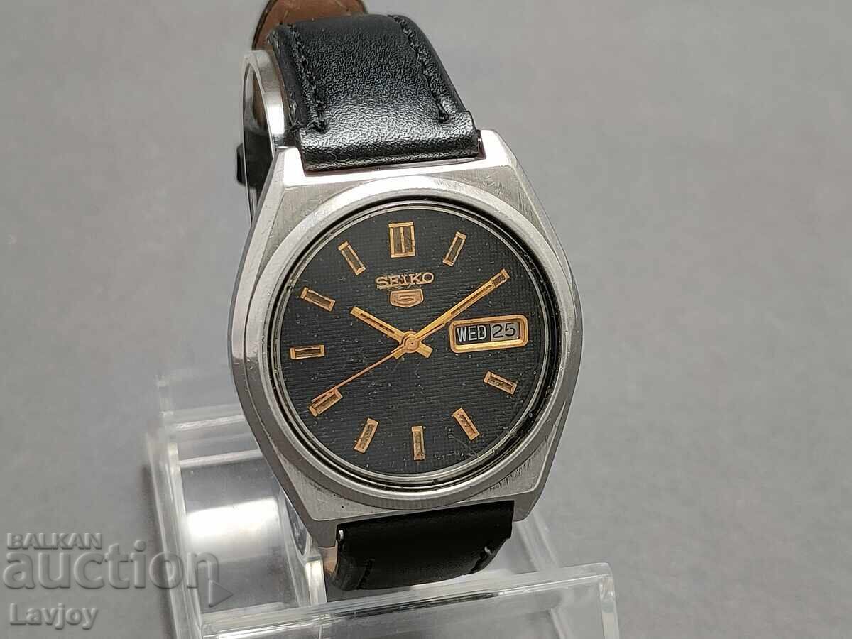 Seiko 7009 A Wristwatch Retro Model with price 70.00 BGN | € 35.79 Seiko 7009 A Wristwatch Retro Model with price 70.00 BGN | € 35.79
