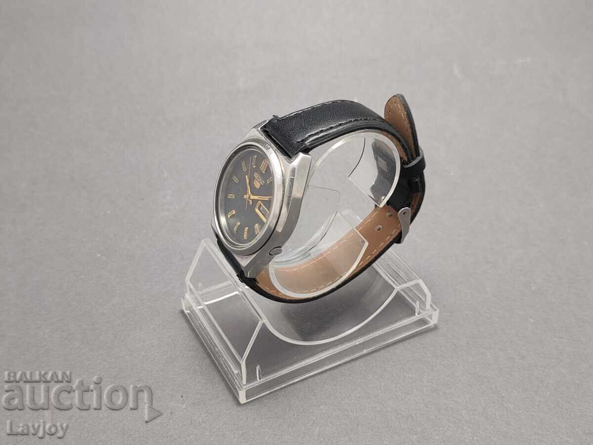 Auction Seiko 7009 A Wristwatch Retro Model Auction Seiko 7009 A Wristwatch Retro Model