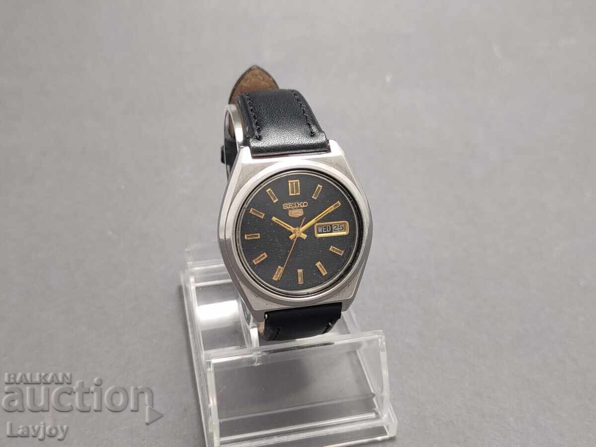 Seiko 7009 A Wristwatch Retro Model Seiko 7009 A Wristwatch Retro Model