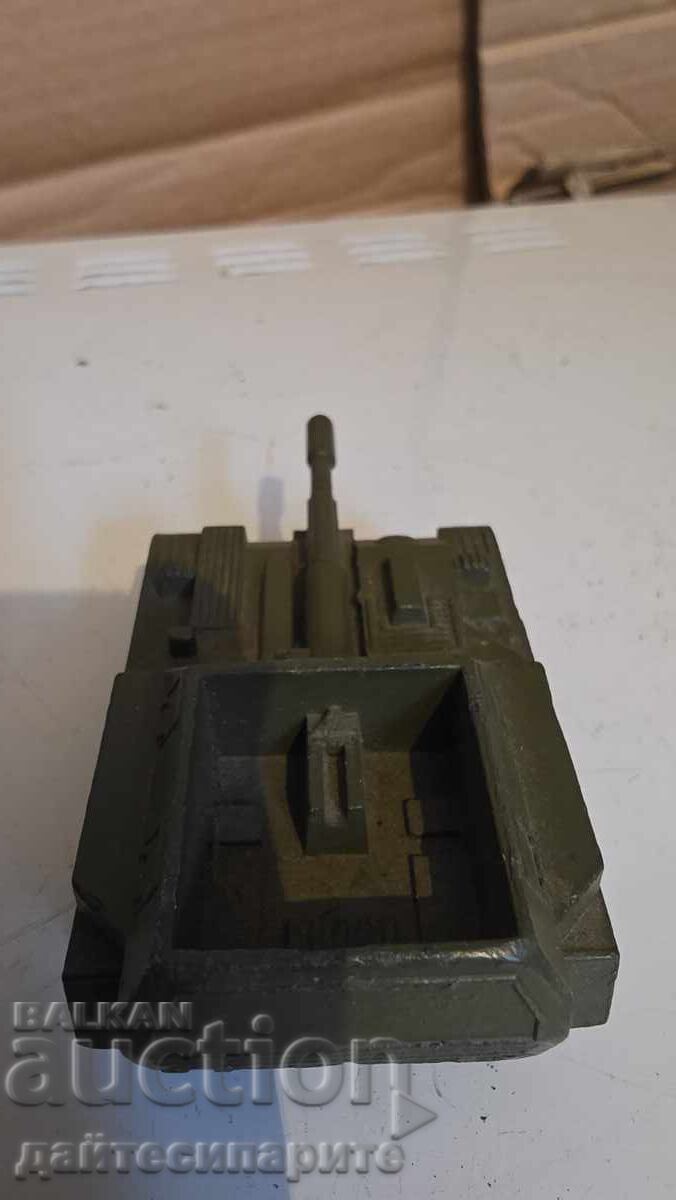 Delivery of Metal tank model