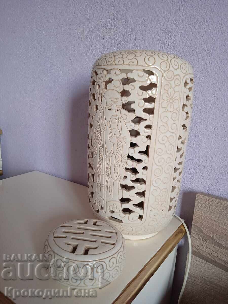 Аукцион Бяла керамична лампа