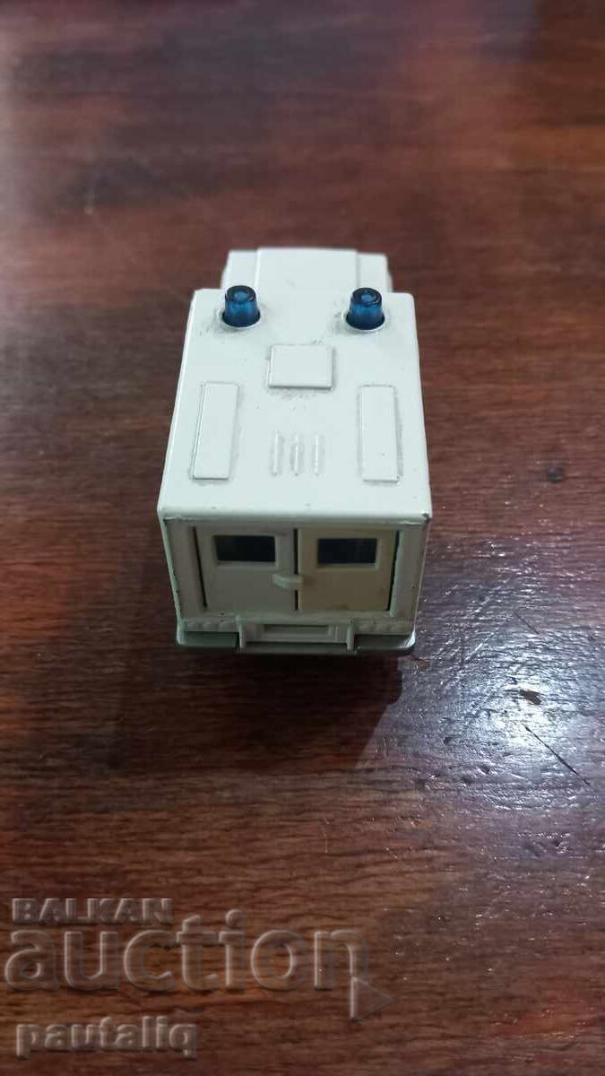 Delivery of MATCHBOX AMBULANCE METAL CAR ENGLAND No. 41