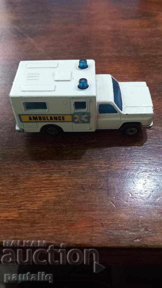 MATCHBOX AMBULANCE METAL CAR ENGLAND No. 41