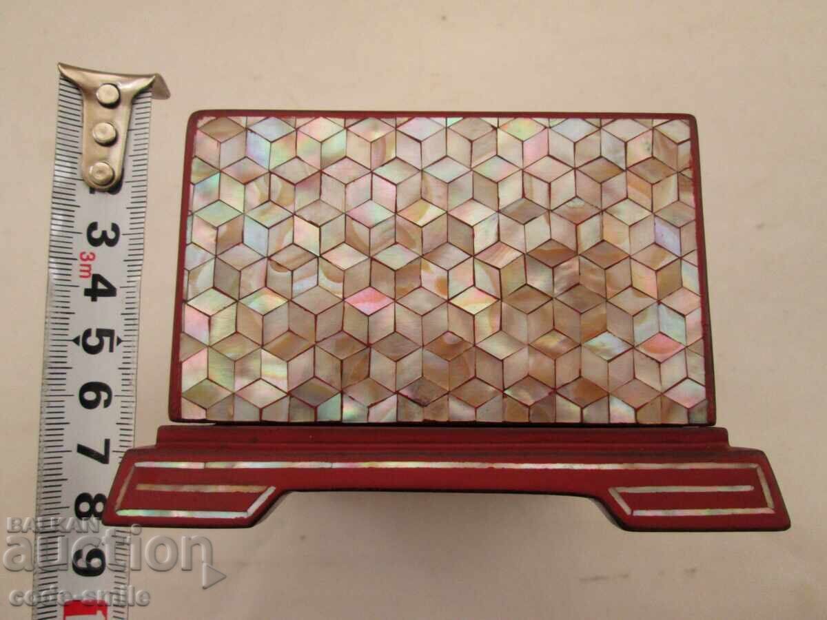 Auction  Old mother-of-pearl jewelry box with rich mother-of-pearl inlay