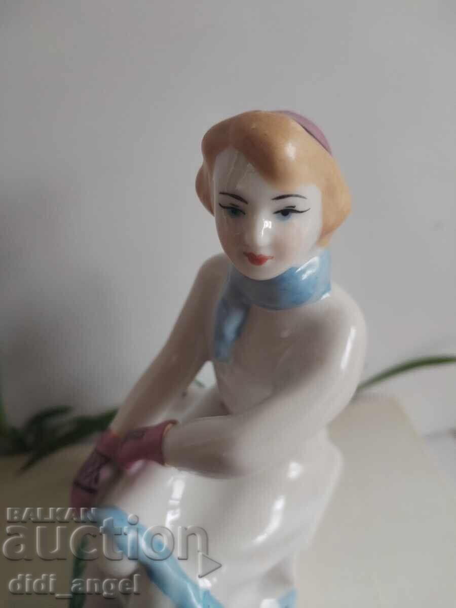 Статуетка "Кънкьорка"- СССР с цена 90.00 лв. | € 46.02