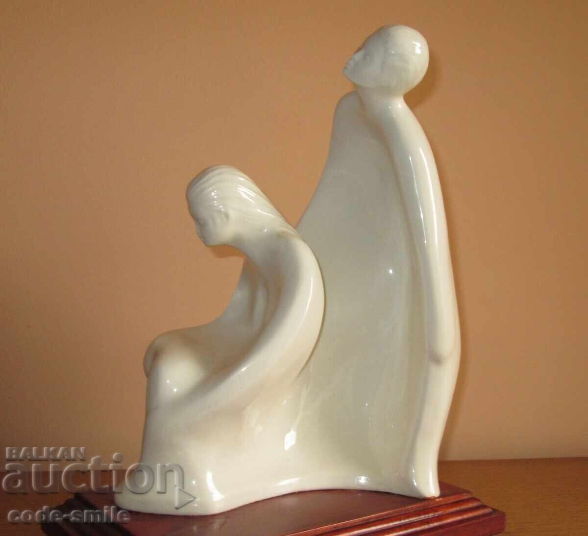 Licitație Figurină mare din porțelan, compoziție "Mamă și fiică" Licitație Figurină mare din porțelan, compoziție "Mamă și fiică"