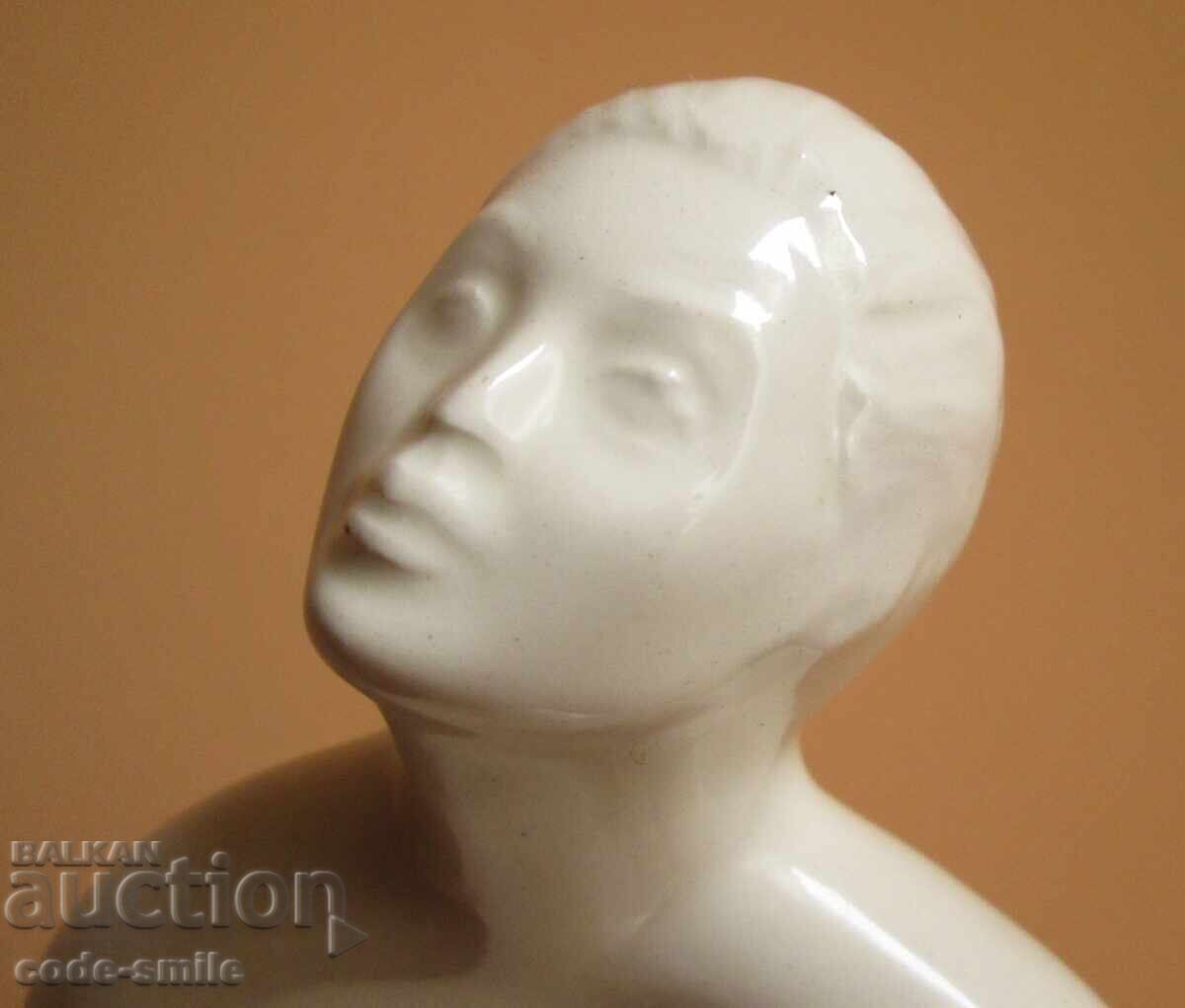 Livrarea Figurină mare din porțelan, compoziție "Mamă și fiică" Livrarea Figurină mare din porțelan, compoziție "Mamă și fiică"