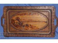 Tavă veche din lemn pirogravată, peisaj