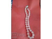 Colier vechi din cuarț roz