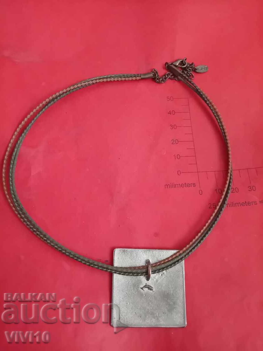 Colier vechi cu email cu preț € 15.34 | 30.00 BGN Colier vechi cu email cu preț € 15.34 | 30.00 BGN