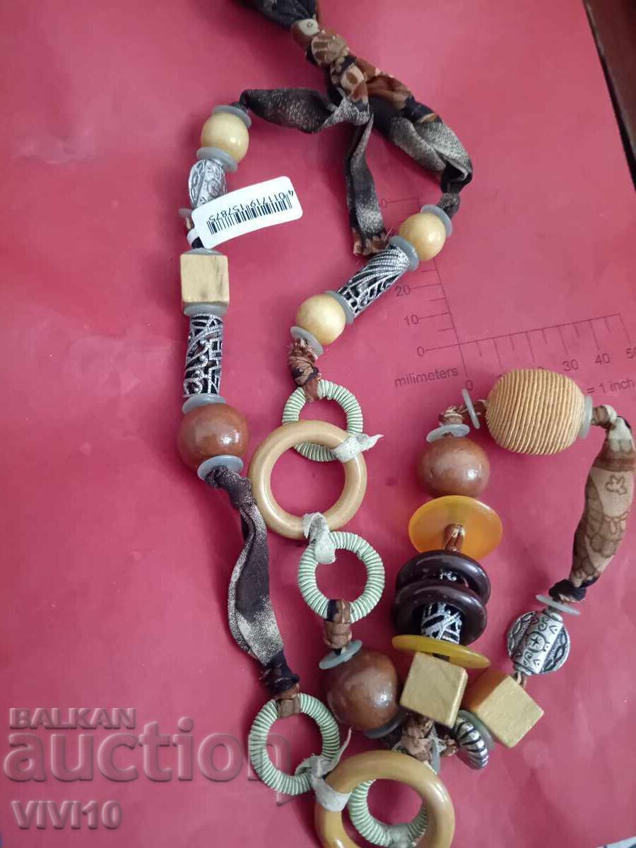 Auction  Antique necklace made of natural materials