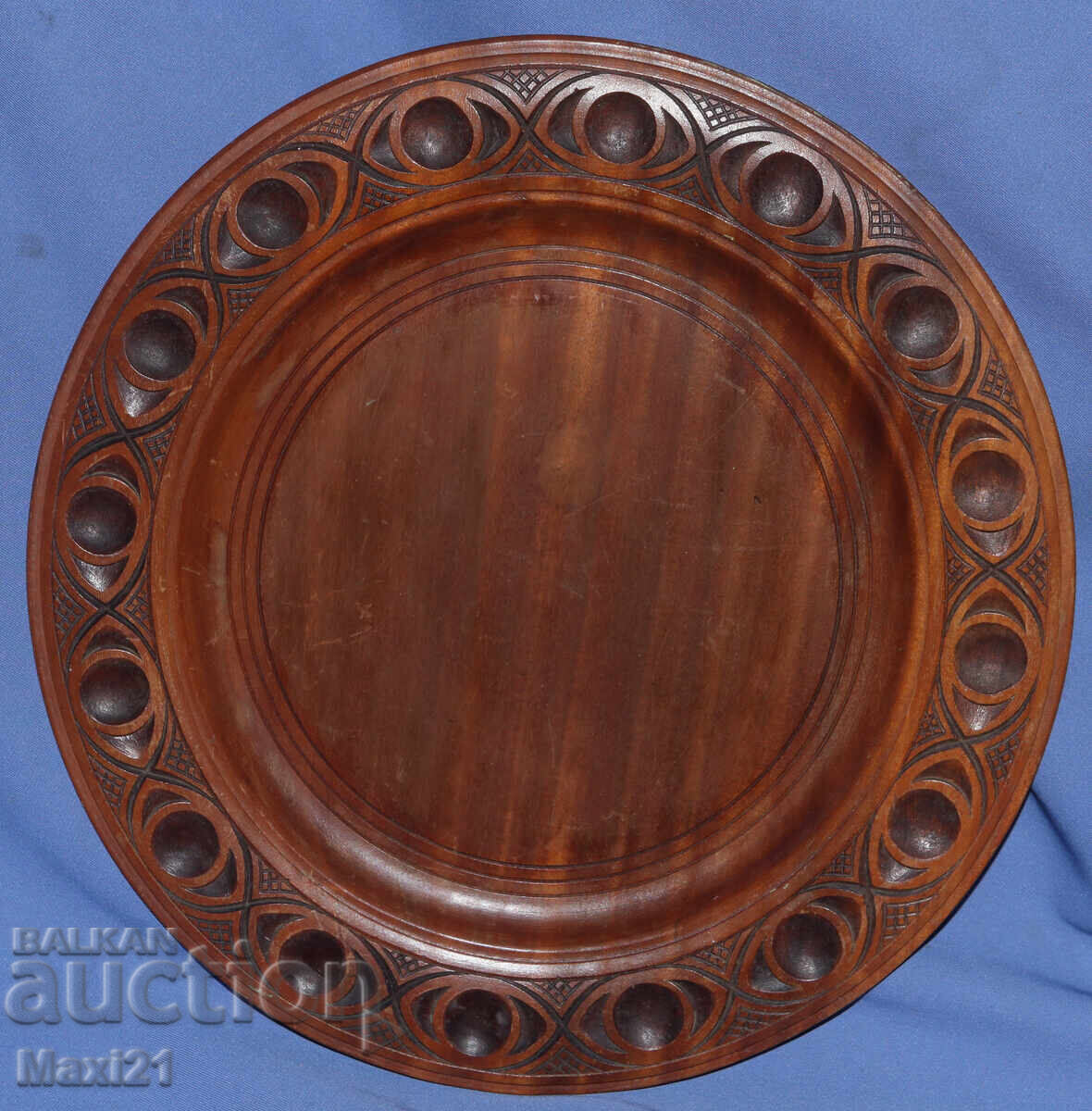 Διακοσμητικό πιάτο χειροποίητο ξυλόγλυπτο με τιμή 200.00 BGN | € 102.26