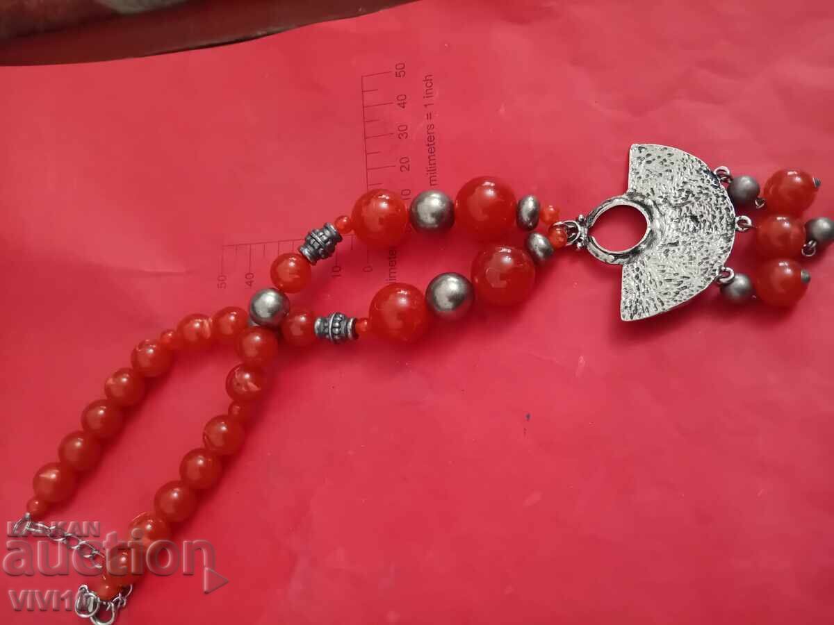 Δημοπρασία Αρχαίο κολιέ με μεταλλικά μέρη