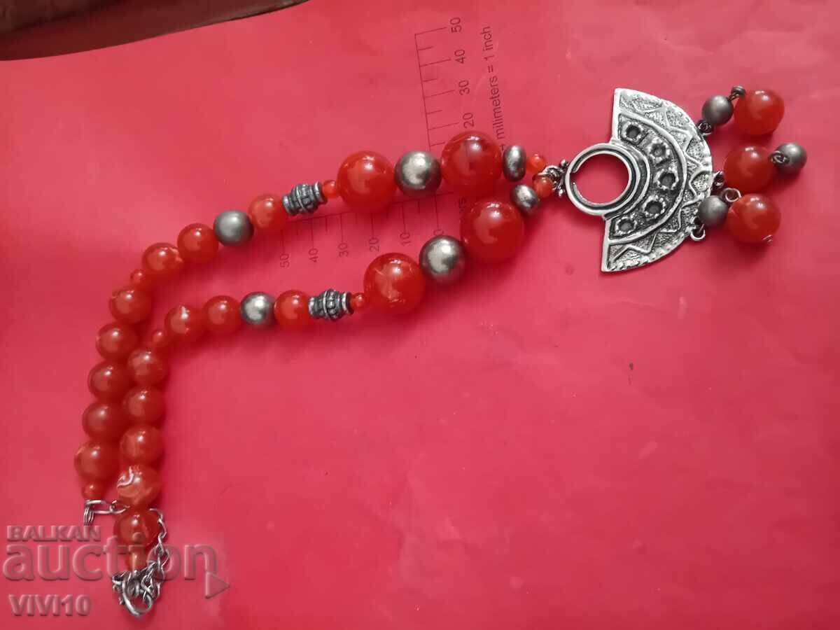 Старинно колие с метални части