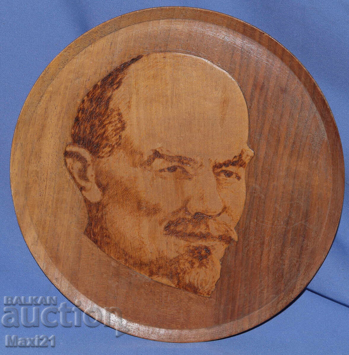 Licitație Panou decorativ din lemn, placă V.I. Lenin Licitație Panou decorativ din lemn, placă V.I. Lenin