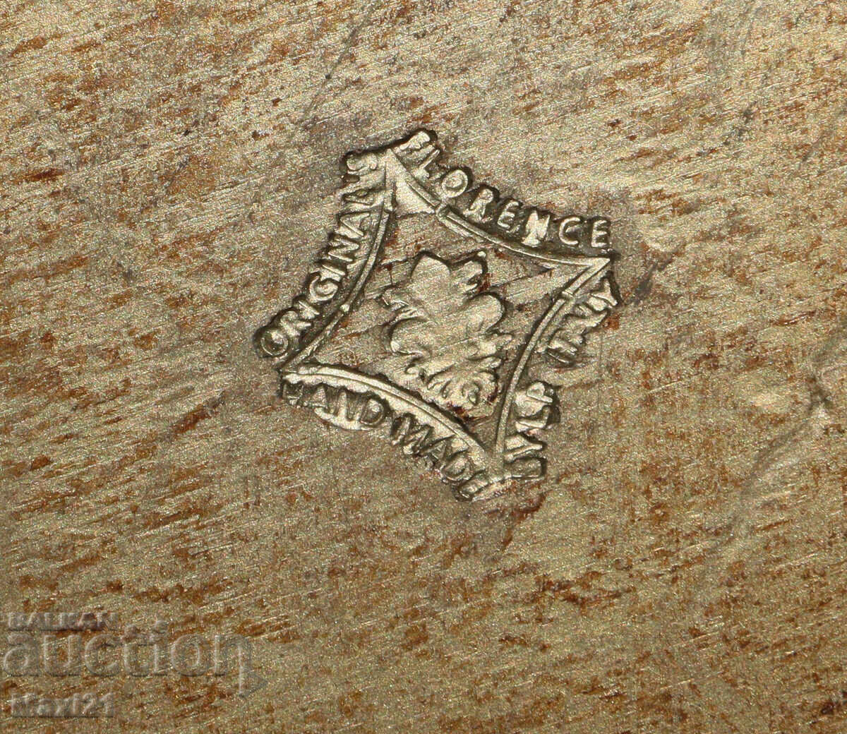 Livrarea Tavă decorativă din lemn lucrată manual Italia