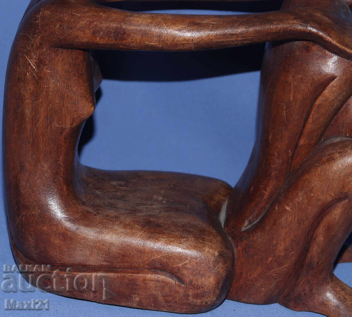 Дървена скулптура прегърната двойка с цена 170.00 лв. | € 86.92