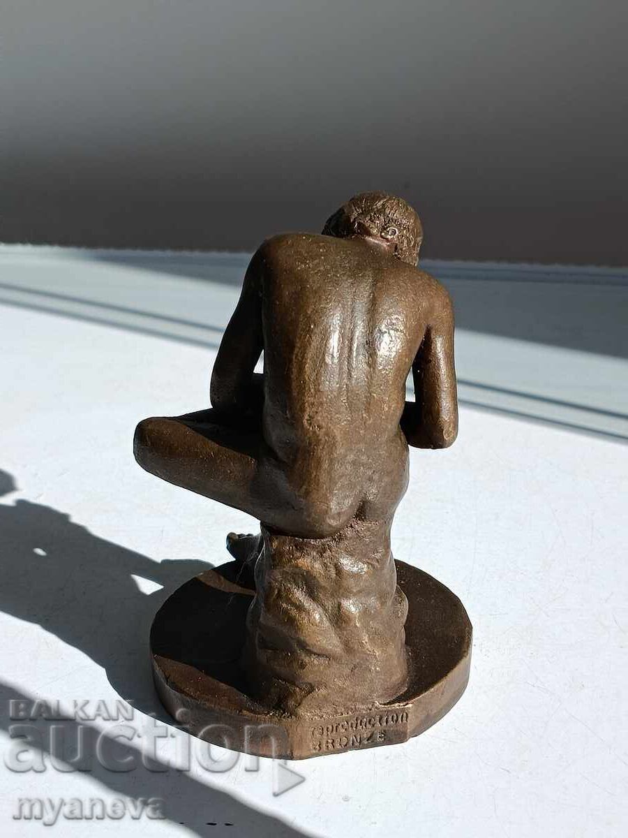 Παράδοση Μειωμένο μοντέλο του γλυπτού "Το αγόρι με το αγκάθι"