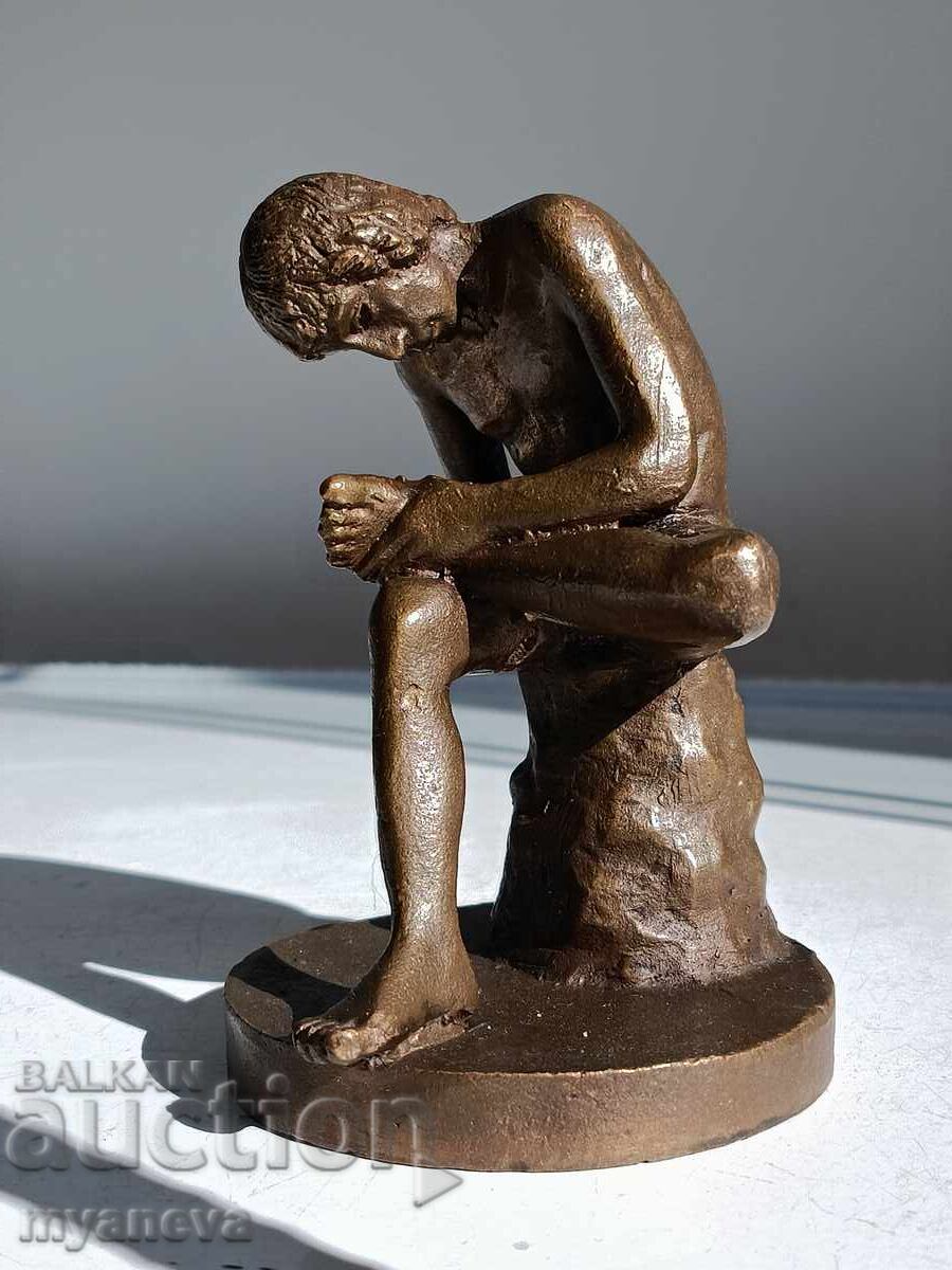 Μειωμένο μοντέλο του γλυπτού "Το αγόρι με το αγκάθι"