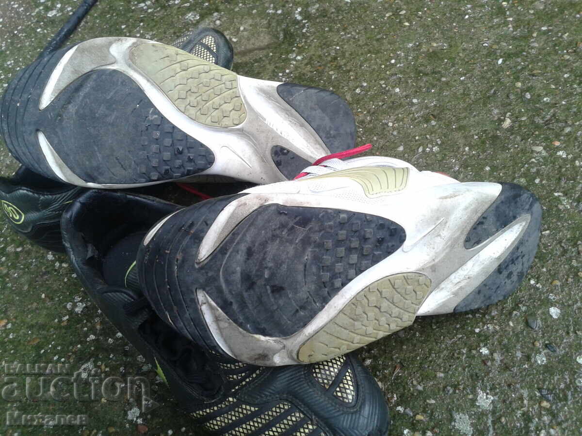 Delivery of Running shoes and cleats size 40 Delivery of Running shoes and cleats size 40