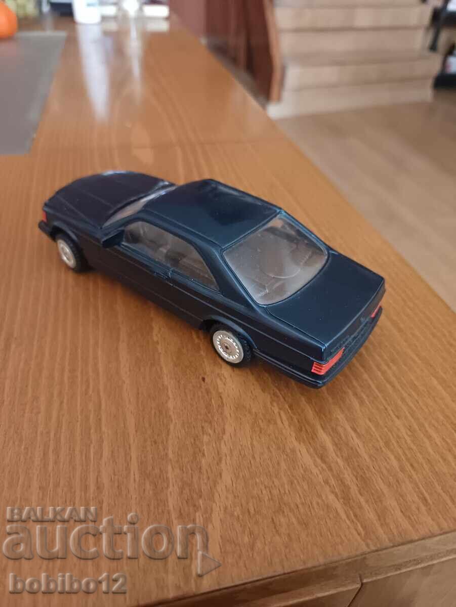 Retro Mercedes 500 toy with price 40.00 BGN | € 20.45