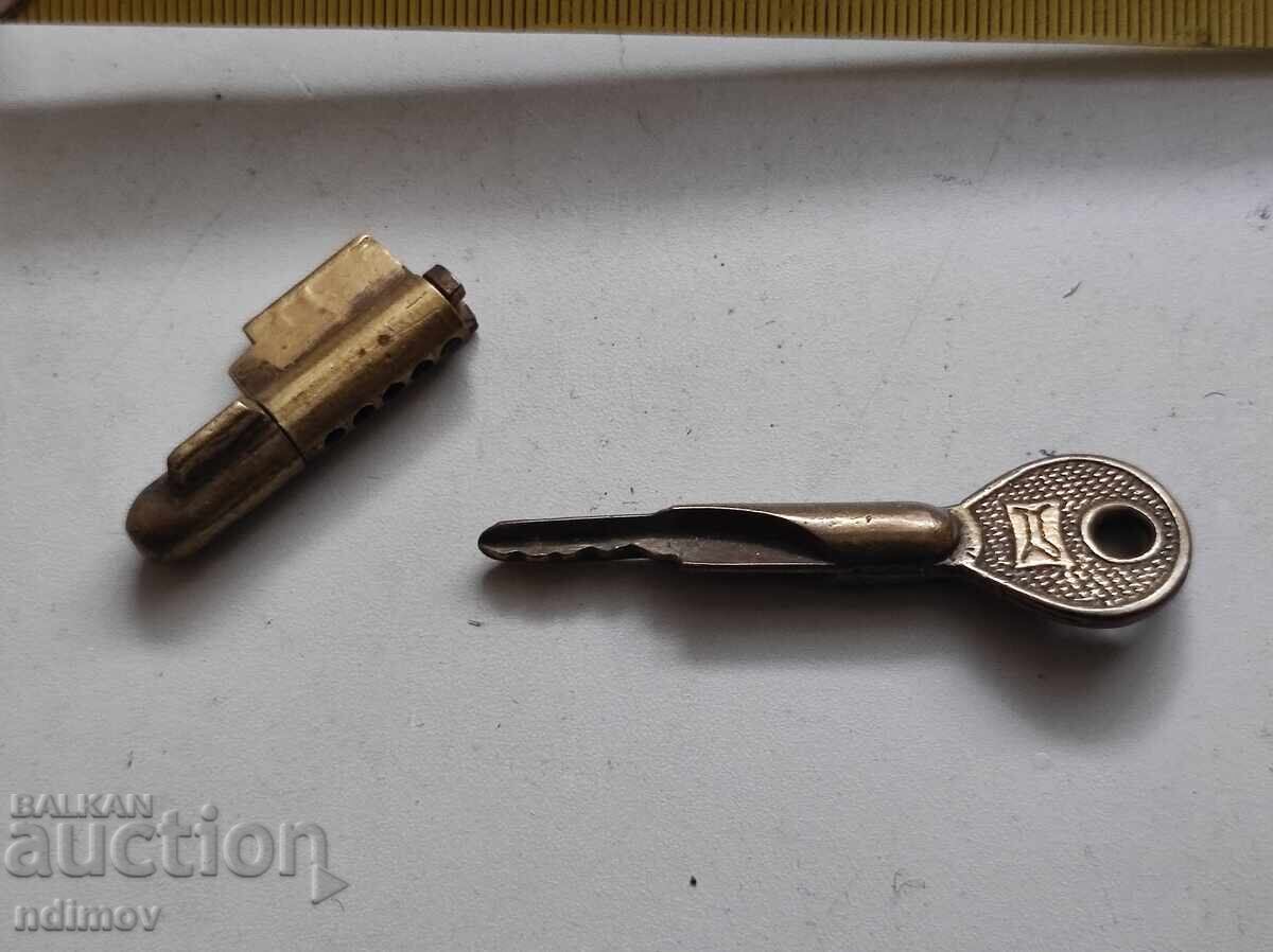 Auction  Secret key for a regular lock