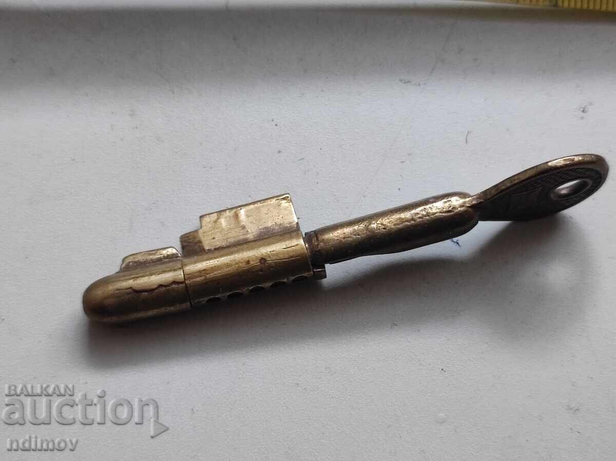 Secret key for a regular lock - 5