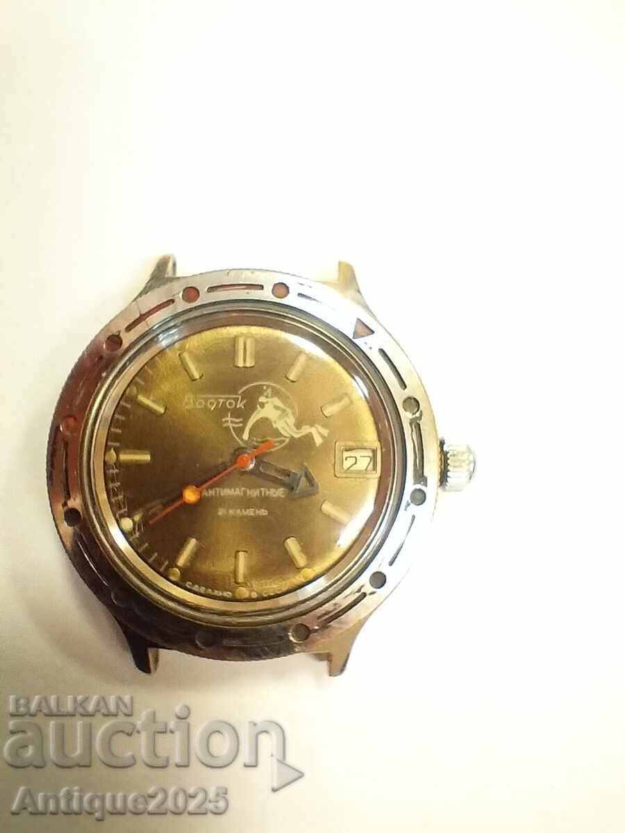 Часовник Восток антимагнитен, 21 камък, ръчно навиване СССР