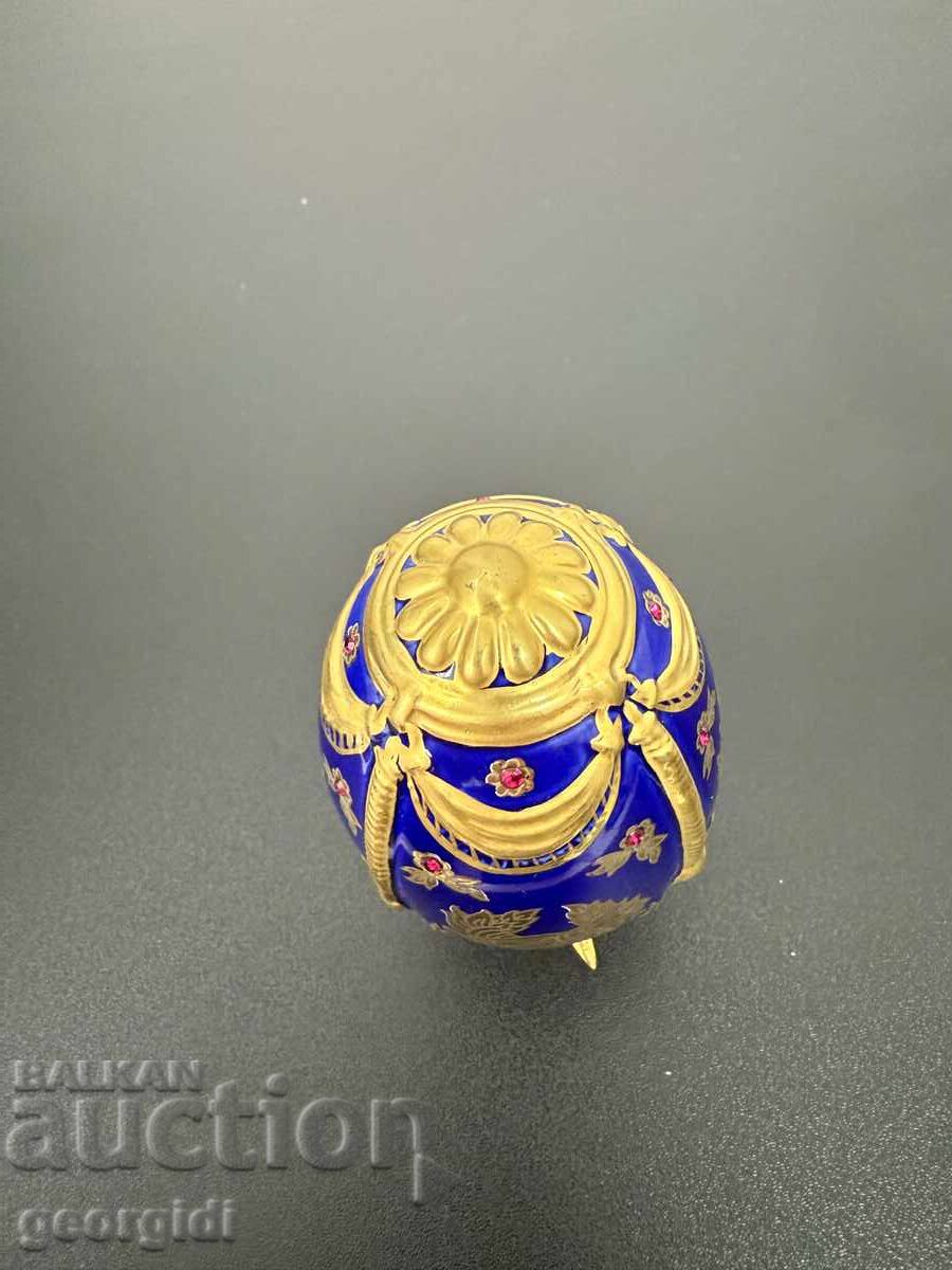Auction Porcelain Egg - Franklin Mint. No. 7458 Auction Porcelain Egg - Franklin Mint. No. 7458