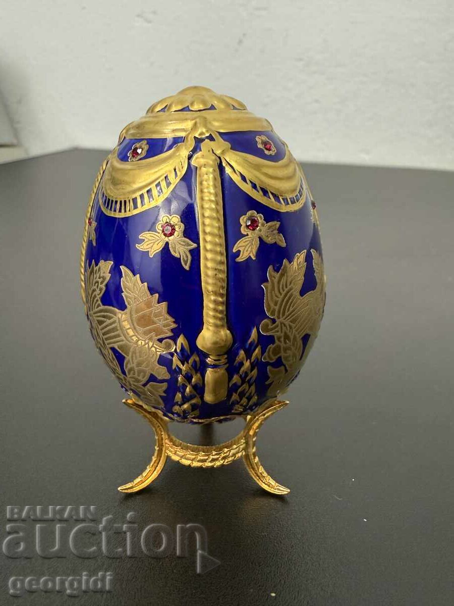 Porcelain Egg - Franklin Mint. No. 7458 - 5 Porcelain Egg - Franklin Mint. No. 7458 - 5