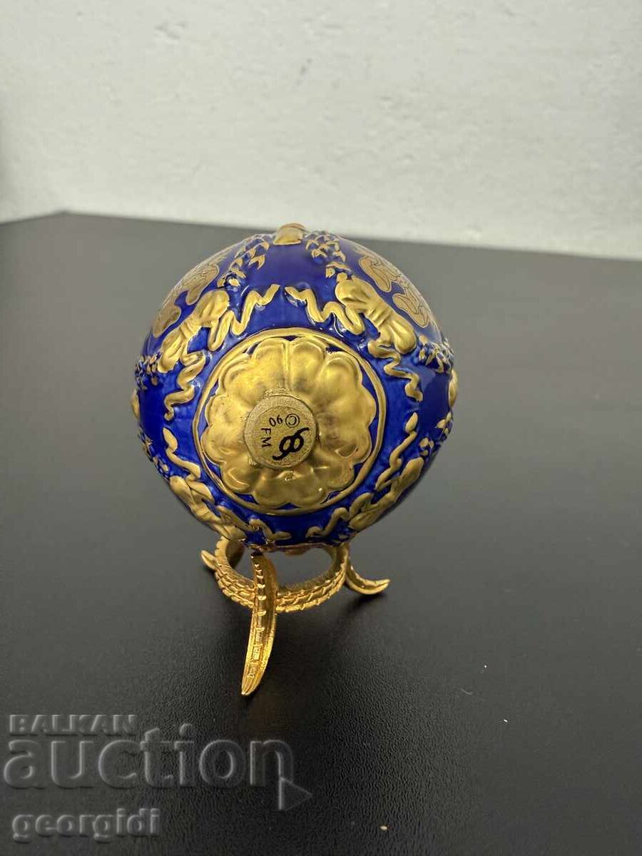 Porcelain Egg - Franklin Mint. No. 7458 - 7 Porcelain Egg - Franklin Mint. No. 7458 - 7