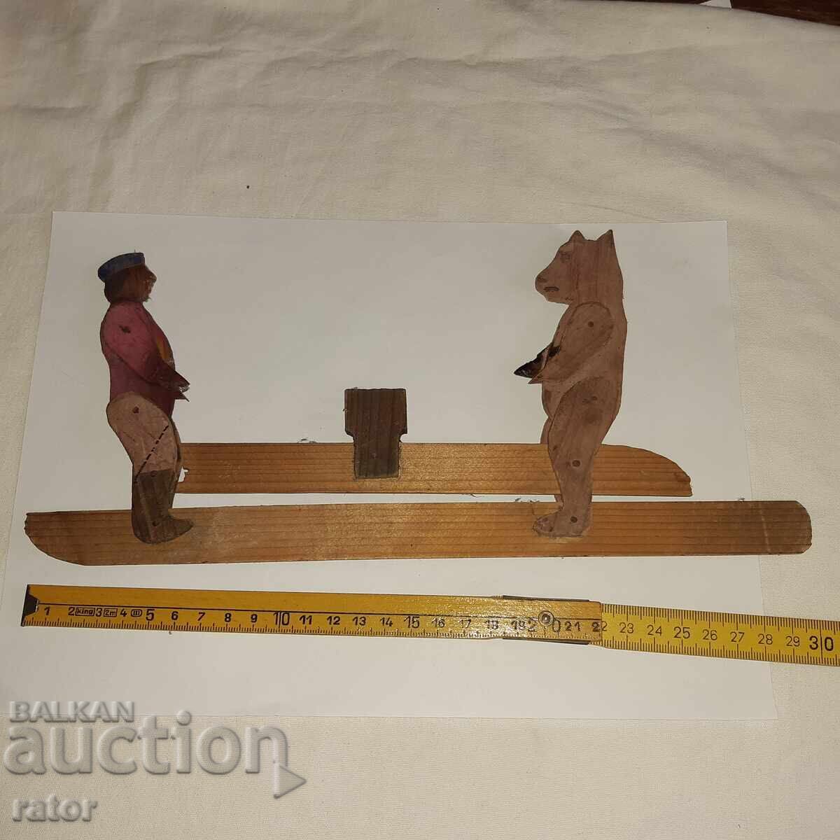 Ένα πολύ παλιό ξύλινο παιχνίδι με τιμή 20.00 BGN | € 10.23 Ένα πολύ παλιό ξύλινο παιχνίδι με τιμή 20.00 BGN | € 10.23