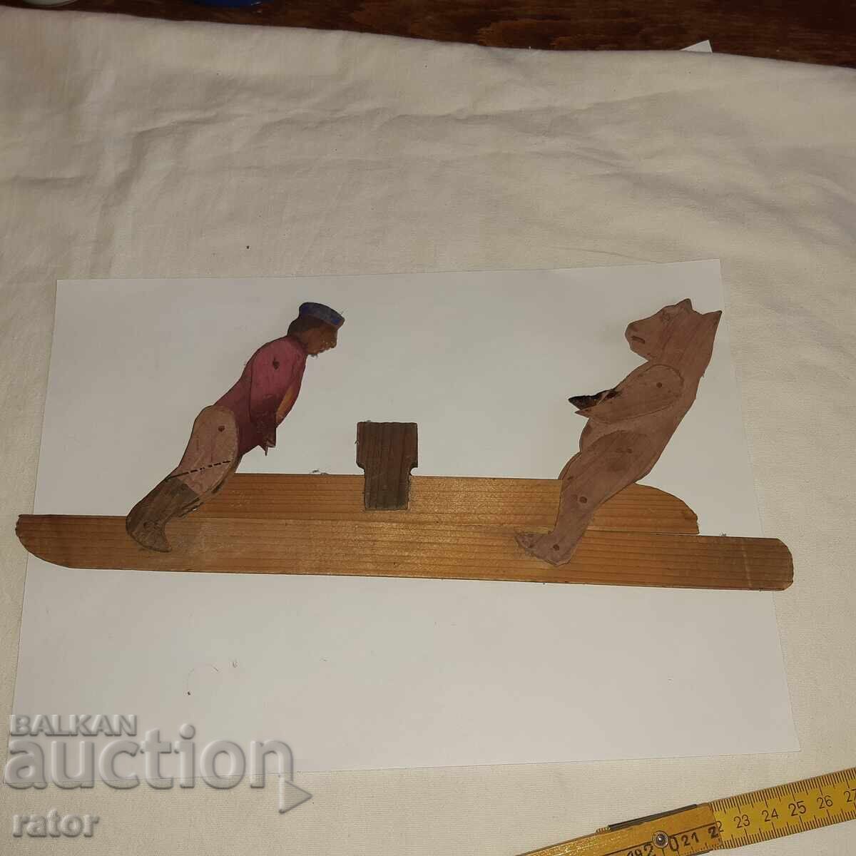 Δημοπρασία Ένα πολύ παλιό ξύλινο παιχνίδι Δημοπρασία Ένα πολύ παλιό ξύλινο παιχνίδι